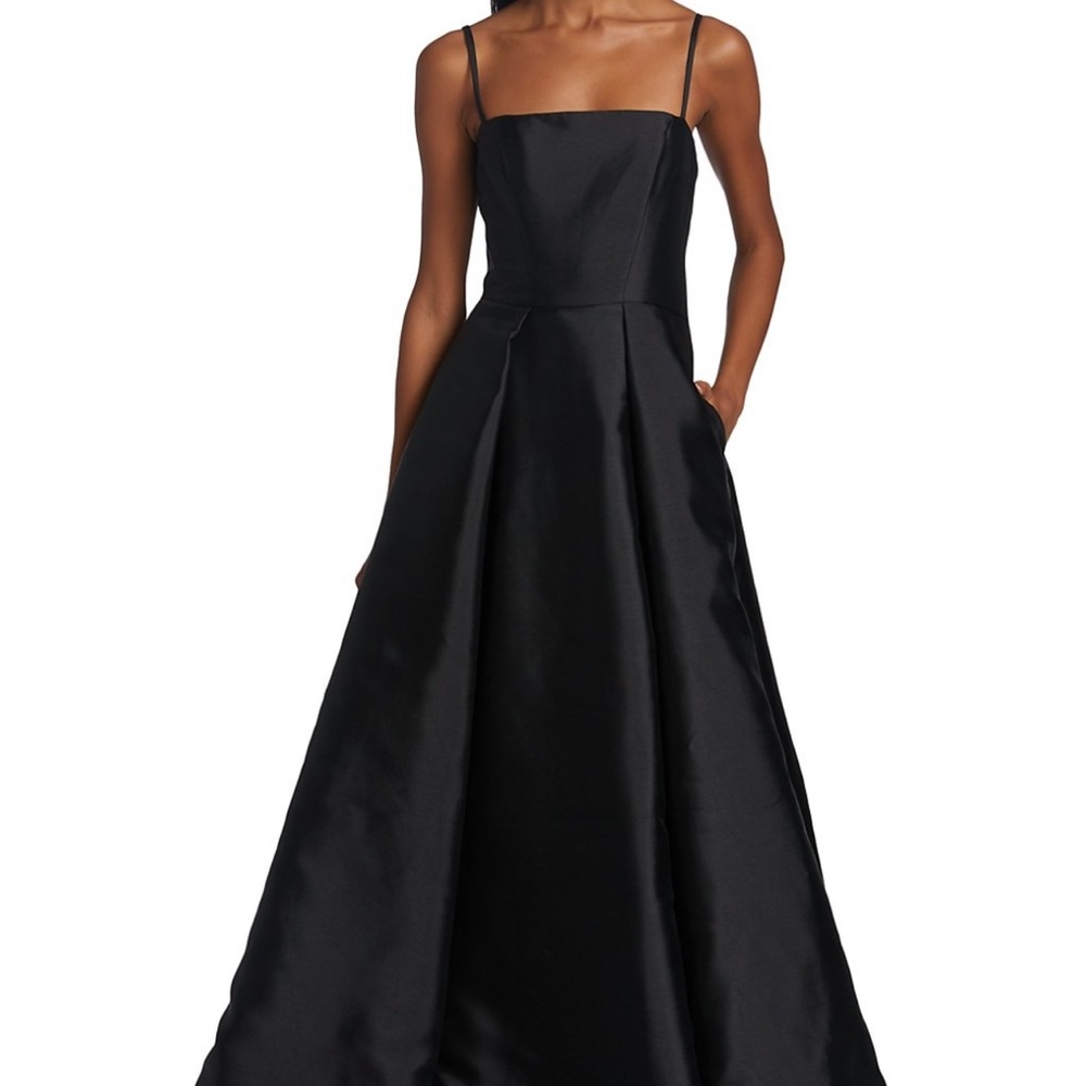 VERA WANG Gown